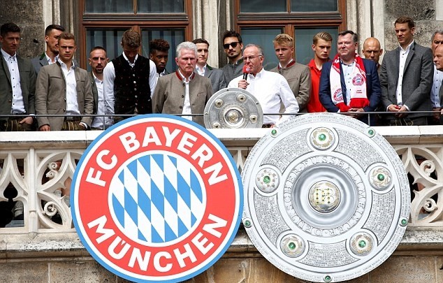 Hàng ngàn CĐV Bayern Munich tri ân HLV Jupp Heynckes - Bóng Đá