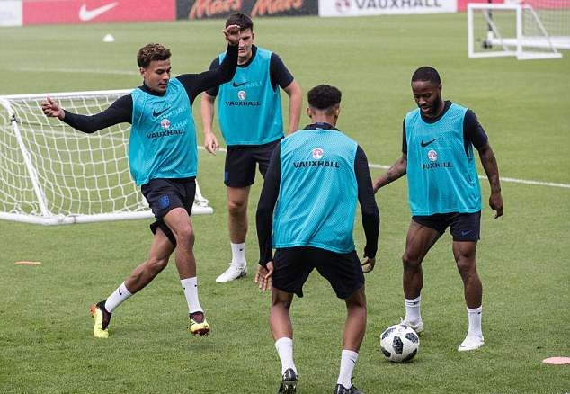 Lingard, Kane sung sức trong buổi tập đầu của tuyển Anh ở Nga - Bóng Đá