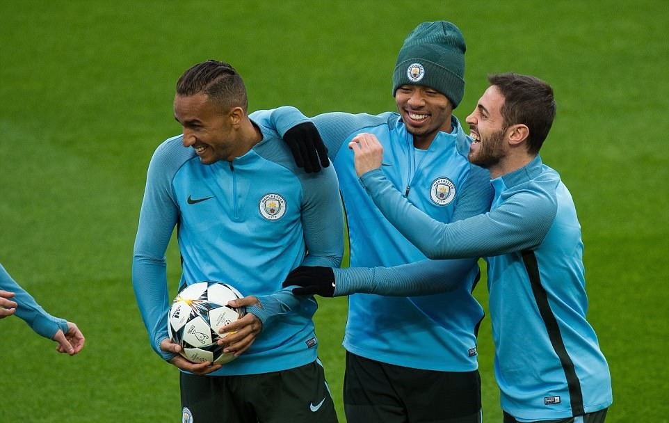 Áp lực là áp lực nào? Man City nhởn nhơ ngay tại Anfield - Bóng Đá