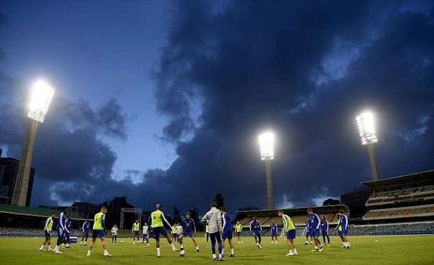 Chelsea tập cật lực, chờ màn ra mắt của HLV Sarri - Bóng Đá