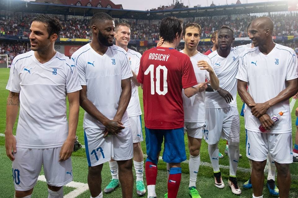 Van Persie, Fabregas tái hợp ở Arsenal trong trận cầu tri ân Rosicky - Bóng Đá