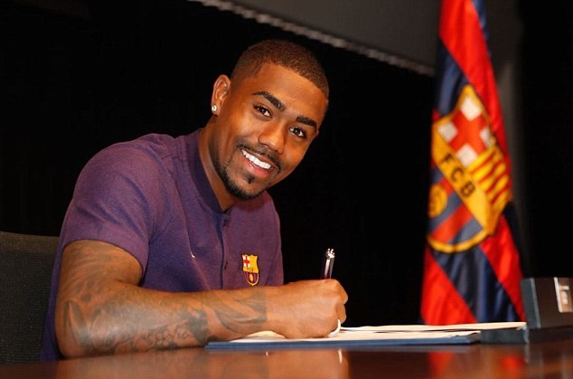 Malcom rạng rỡ ra mắt Barcelona: 