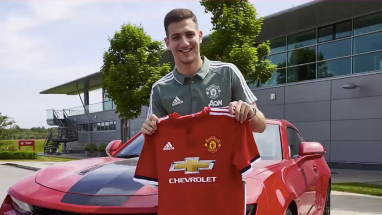 Ngày đầu hội quân, Dalot đã kết thân với đàn anh ở Man Utd - Bóng Đá