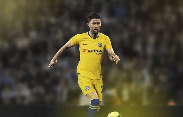 Kante 'cool ngầu' khi cùng Hazard trình làng áo đấu mới của Chelsea - Bóng Đá