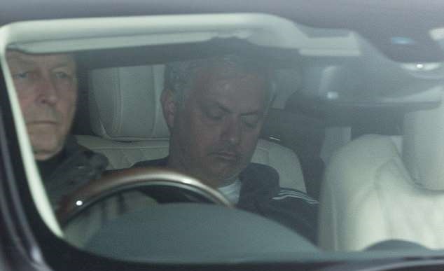 ẢNH MAN UNITED ĐẾN SÂN TẬP - Bóng Đá