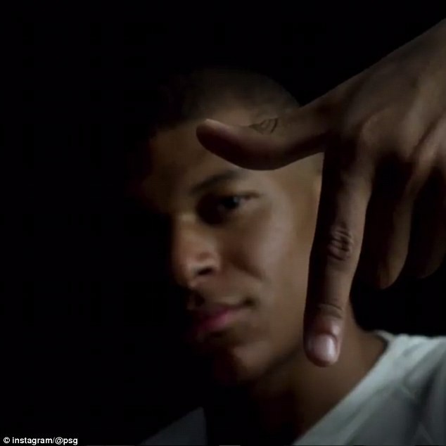 PSG tung áo đấu mới cực chất ra mắt 'KM7' Mbappe - Bóng Đá