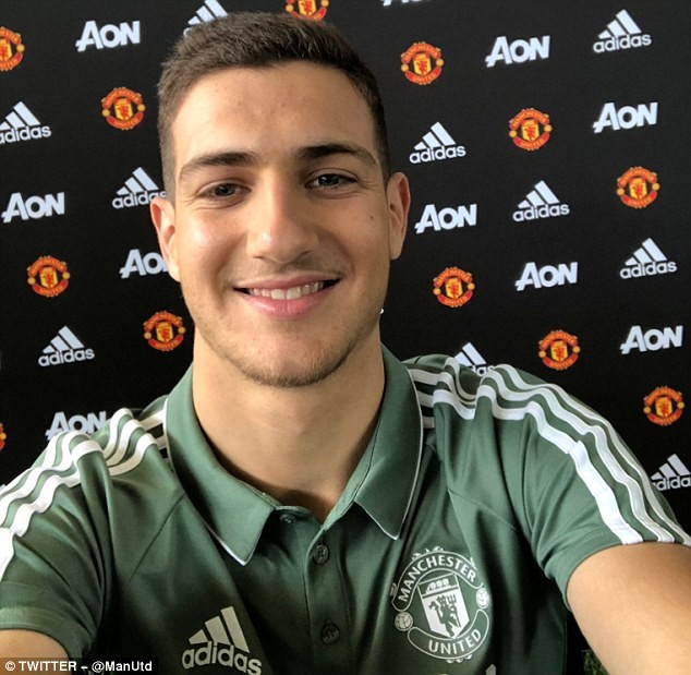 Cận cảnh: Diogo Dalot rạng rỡ ra mắt Man Utd - Bóng Đá
