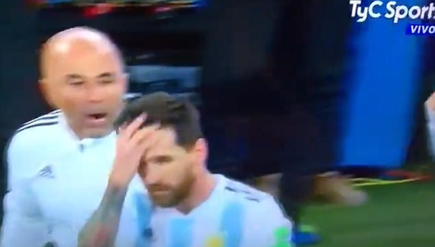 Cận cảnh: Sút tung lưới PSG, nụ cười đã trở lại với 'số 10' Ozil - Bóng Đá