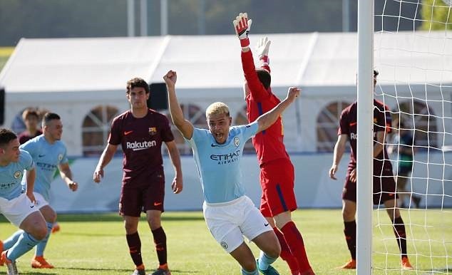 Đội trẻ Man City làm thay công việc cho đàn anh ở Champions League - Bóng Đá