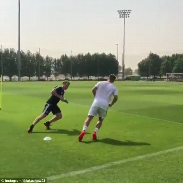 Luke Shaw khoe cơ 6 múi, quyết lấy lại vị trí ở Man Utd - Bóng Đá
