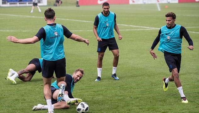 Lingard, Kane sung sức trong buổi tập đầu của tuyển Anh ở Nga - Bóng Đá