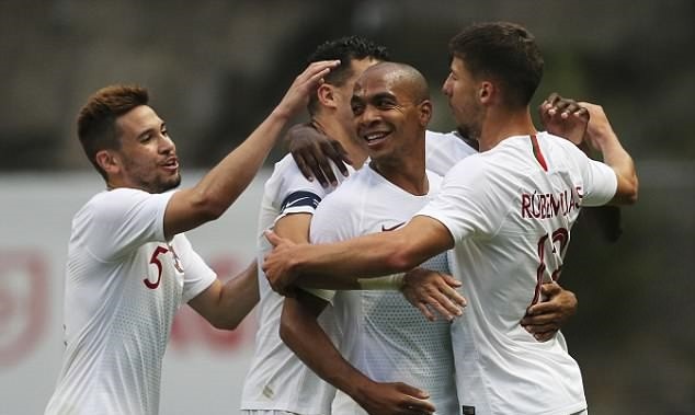 Chùm ảnh: Không Ronaldo, Bồ Đào Nha sẩy chân dù dẫn trước 2 bàn - Bóng Đá