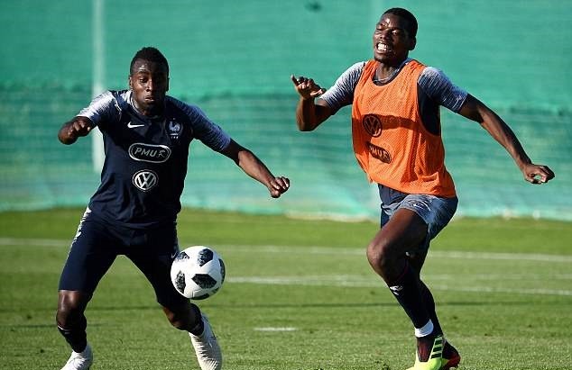 Pogba lo lắng khi đồng đội đổ gục xuống sân trước đại chiến Argentina - Bóng Đá