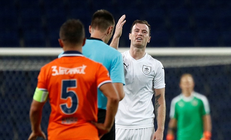 Ảnh Joe Hart ra mắt Burnley - Bóng Đá