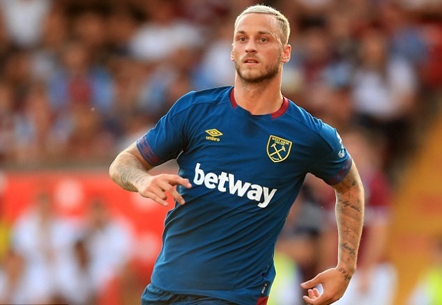 Wilshere gây ấn tượng, West Ham thắng đậm đối thủ - Bóng Đá