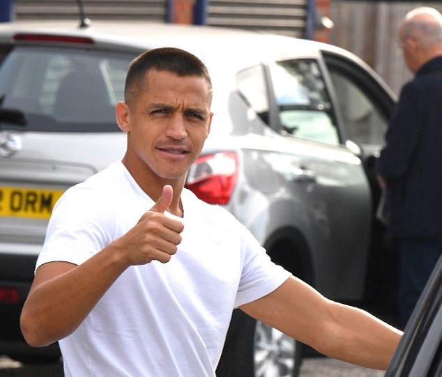 Sanchez cạo phăng mái đầu, chờ đổi vận ở Man Utd - Bóng Đá