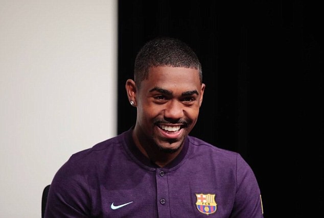 Malcom rạng rỡ ra mắt Barcelona: 