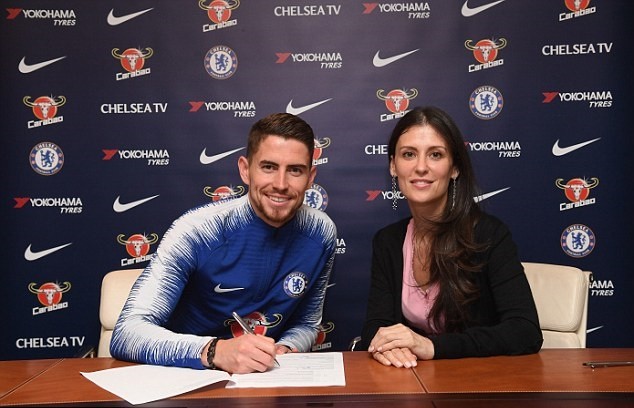 Chùm ảnh: Jorginho rạng rỡ ra mắt Chelsea - Bóng Đá