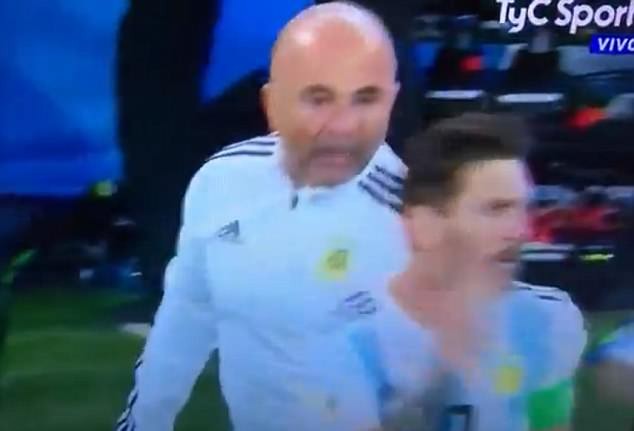 Cận cảnh: Sút tung lưới PSG, nụ cười đã trở lại với 'số 10' Ozil - Bóng Đá