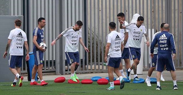 World Cup chưa khởi tranh, Messi đã tập 