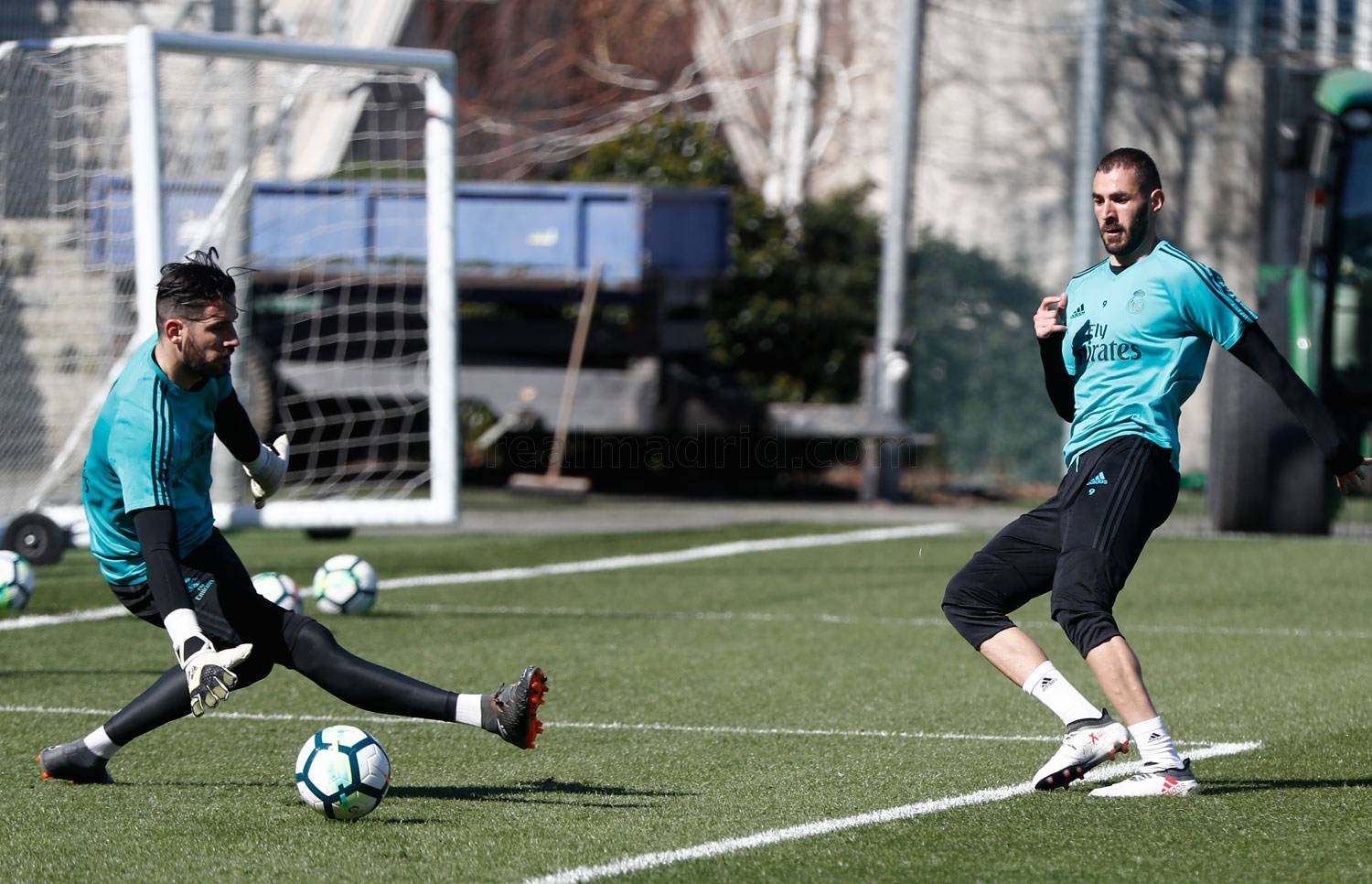 Modric cày nát sân tập Real, bác tin chấn thương - Bóng Đá