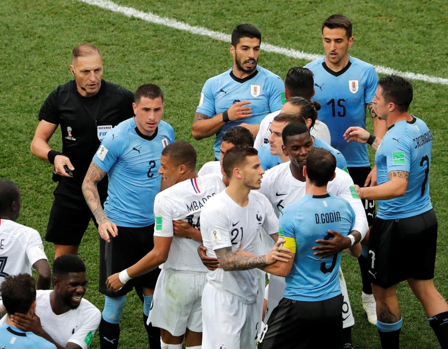 VAR ở đâu? Cận cảnh Paul Pogba đánh nguội, xứng đáng nhận thẻ đỏ - Bóng Đá