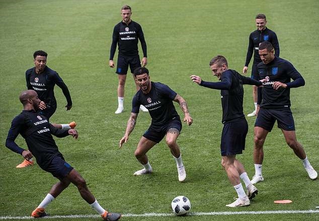 Lingard, Kane sung sức trong buổi tập đầu của tuyển Anh ở Nga - Bóng Đá