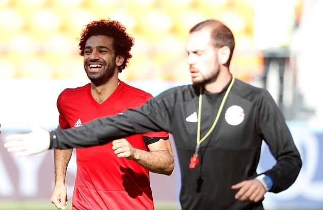 Quẩy nhiệt trên sân tập, Mohamed Salah 100% chiến Uruguay - Bóng Đá