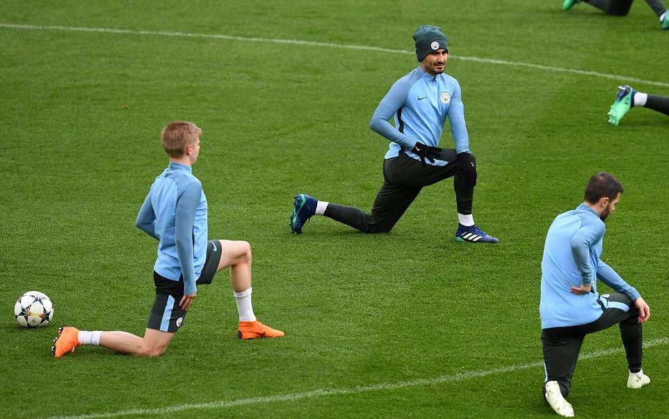 Áp lực là áp lực nào? Man City nhởn nhơ ngay tại Anfield - Bóng Đá