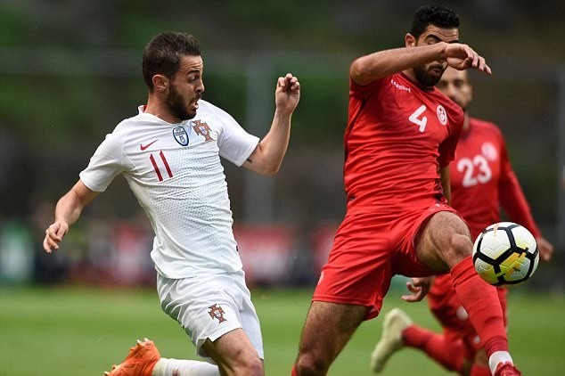 Chùm ảnh: Không Ronaldo, Bồ Đào Nha sẩy chân dù dẫn trước 2 bàn - Bóng Đá