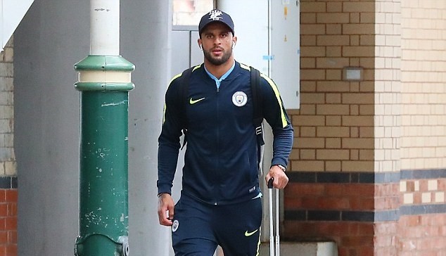 Ảnh Man City lên tàu - Bóng Đá