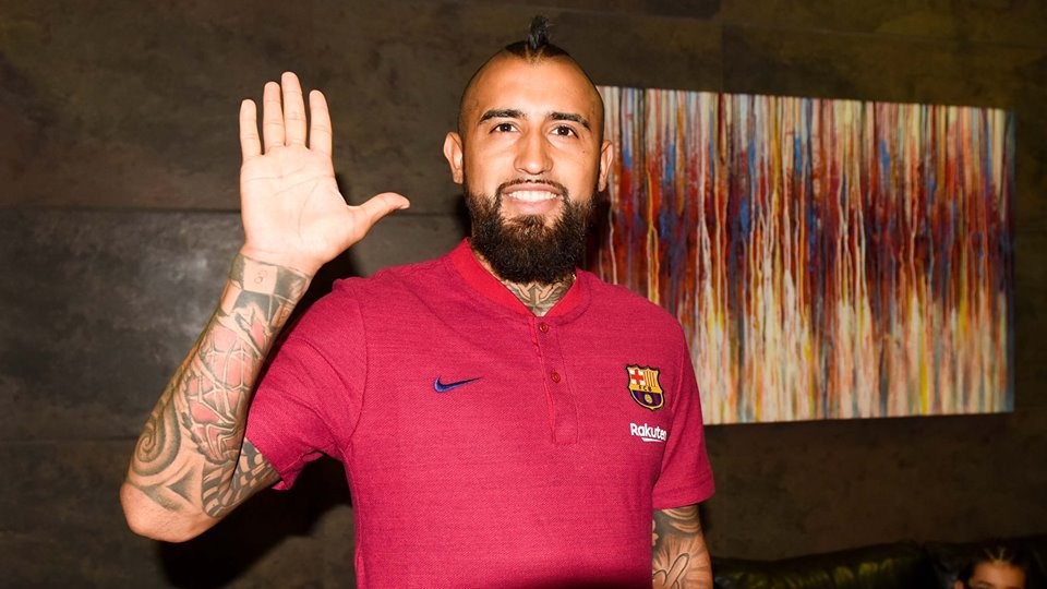 Chùm ảnh Vidal tới Barcelona - Bóng Đá