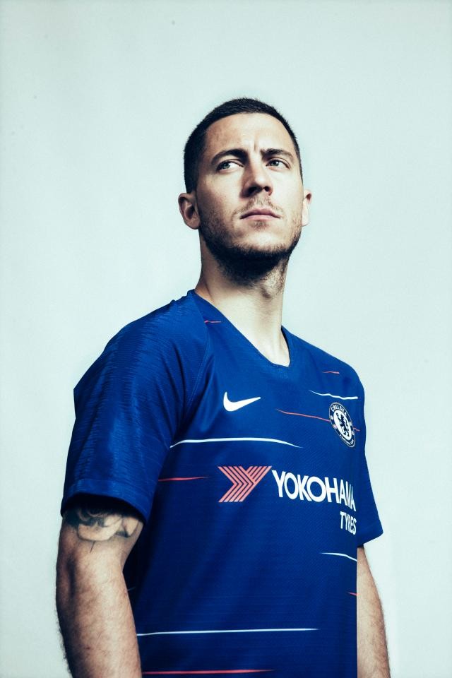Chelsea tung áo đấu mới, CĐV tưởng trò đùa - Bóng Đá