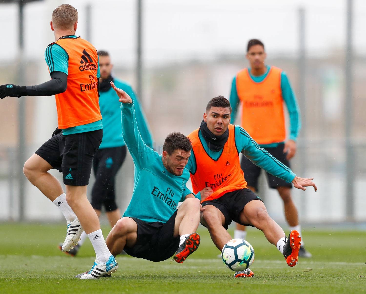 ẢNH TẬP REAL MADRID - Bóng Đá
