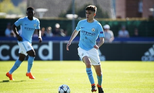 Đội trẻ Man City làm thay công việc cho đàn anh ở Champions League - Bóng Đá