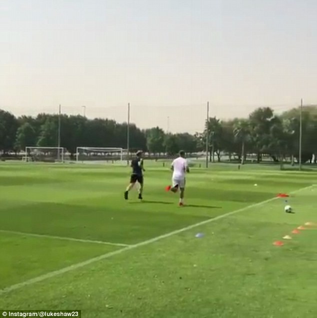 Luke Shaw khoe cơ 6 múi, quyết lấy lại vị trí ở Man Utd - Bóng Đá