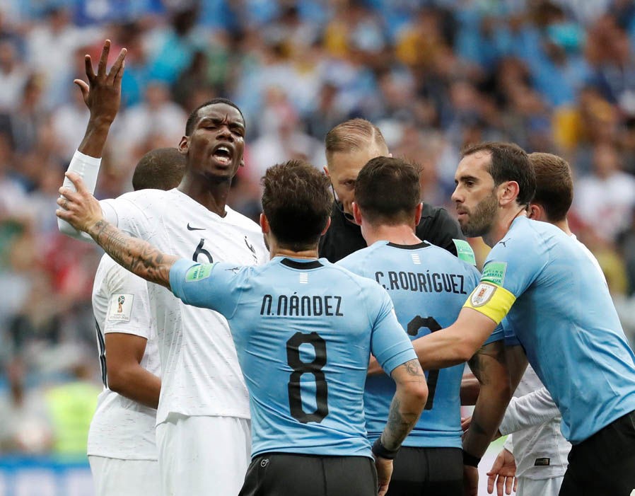 VAR ở đâu? Cận cảnh Paul Pogba đánh nguội, xứng đáng nhận thẻ đỏ - Bóng Đá