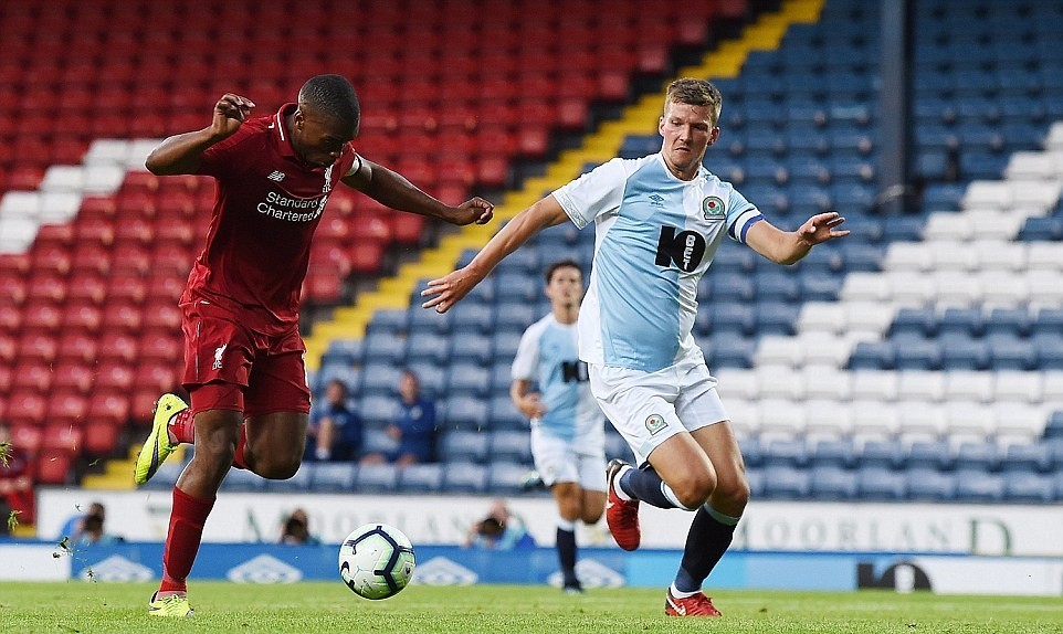 Liverpool thắng trận thứ 3, Karius vẫn không thể gượng cười - Bóng Đá