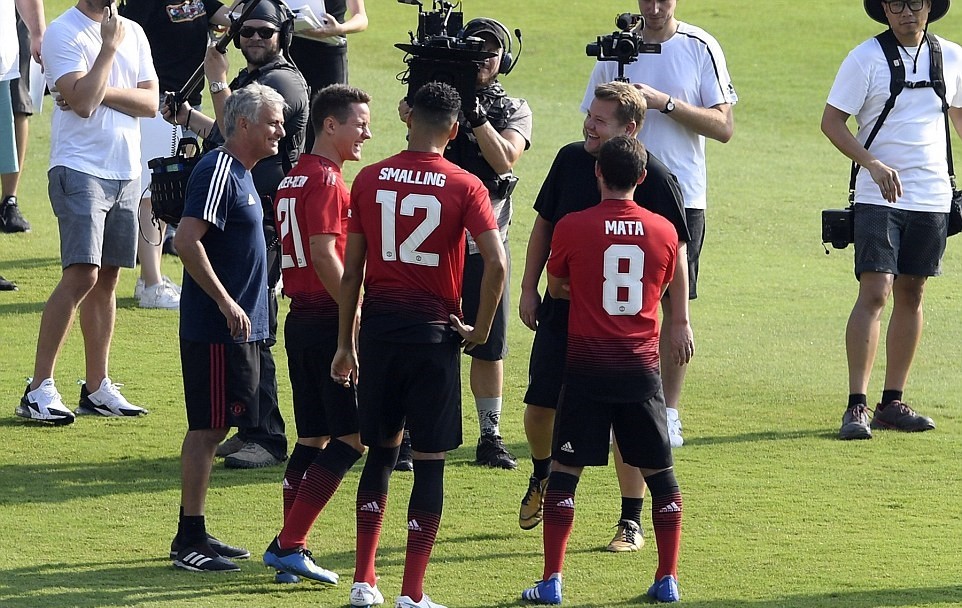 Chùm ảnh: MAn United tập luyện với trẻ em ở Mỹ - Bóng Đá