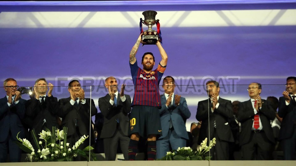 Messi lập kỷ lục trong lần đầu đeo băng đội trưởng Barcelona - Bóng Đá