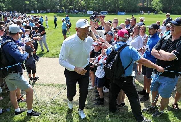Chùm ảnh: Pep Guardiola đi chơi golf với Carrick - Bóng Đá