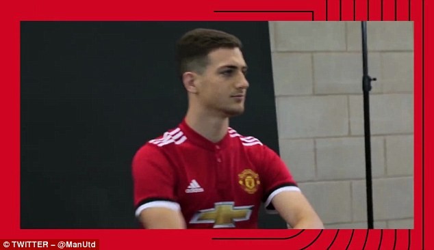 Cận cảnh: Diogo Dalot rạng rỡ ra mắt Man Utd - Bóng Đá