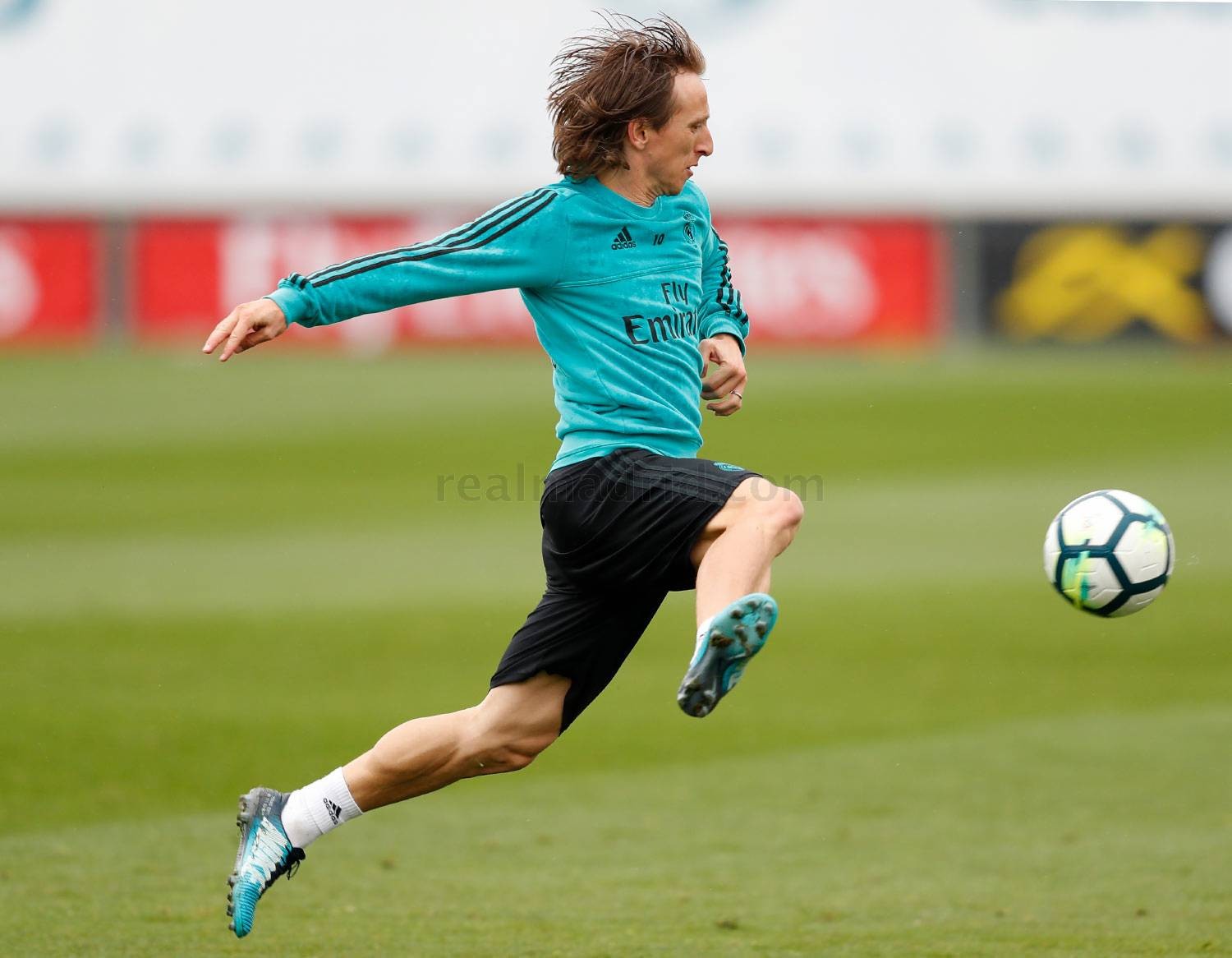 ẢNH TẬP REAL MADRID - Bóng Đá