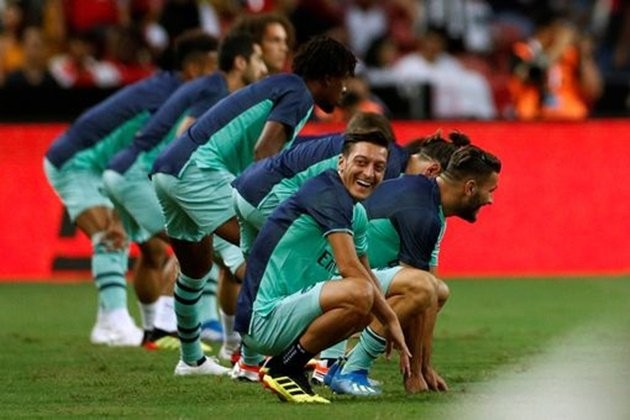 Hàng nghìn CĐV biểu tình ở Berlin ủng hộ Mesut Ozil - Bóng Đá