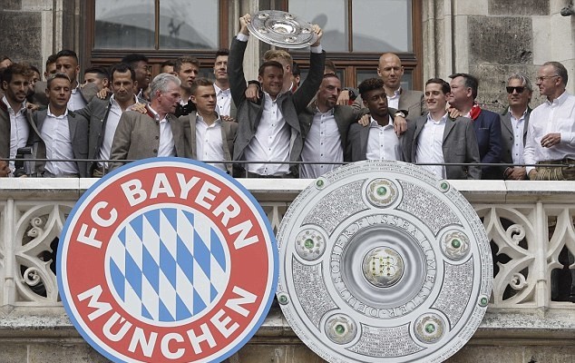 Hàng ngàn CĐV Bayern Munich tri ân HLV Jupp Heynckes - Bóng Đá