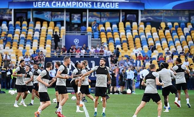 LIVERPOOL TẬP LUYỆN - Bóng Đá