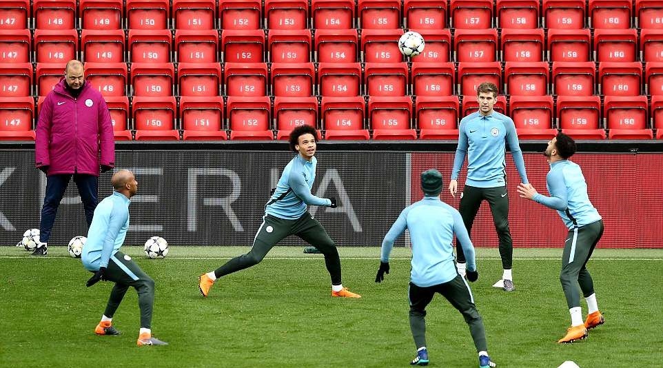 Áp lực là áp lực nào? Man City nhởn nhơ ngay tại Anfield - Bóng Đá