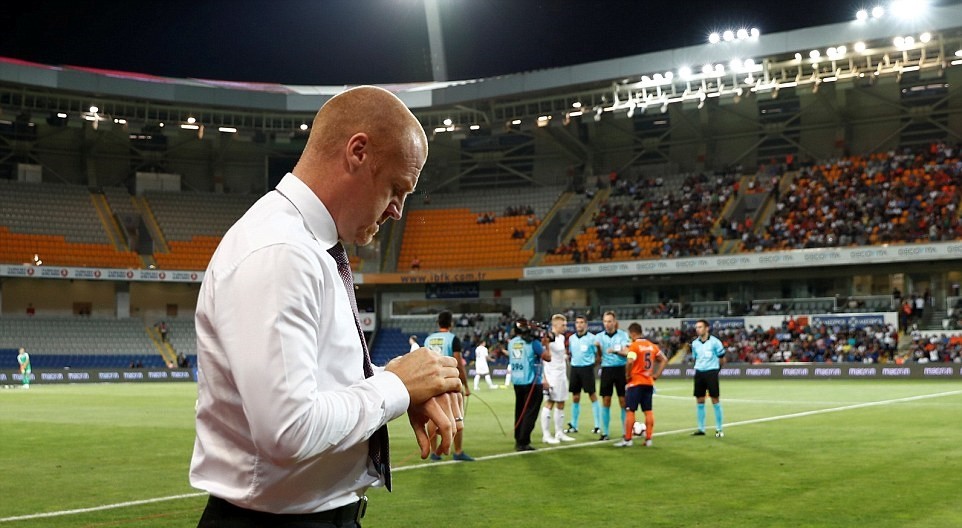 Ảnh Joe Hart ra mắt Burnley - Bóng Đá
