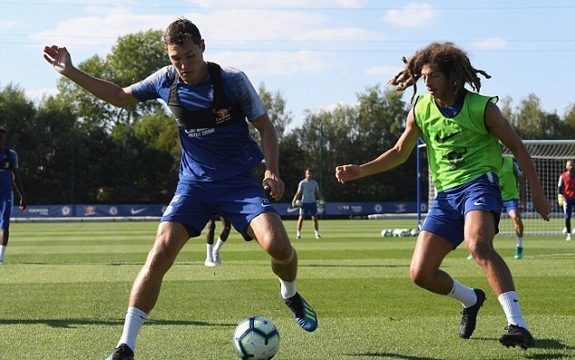 HLV Sarri trình làng bộ sậu 10 trợ lý - Bóng Đá