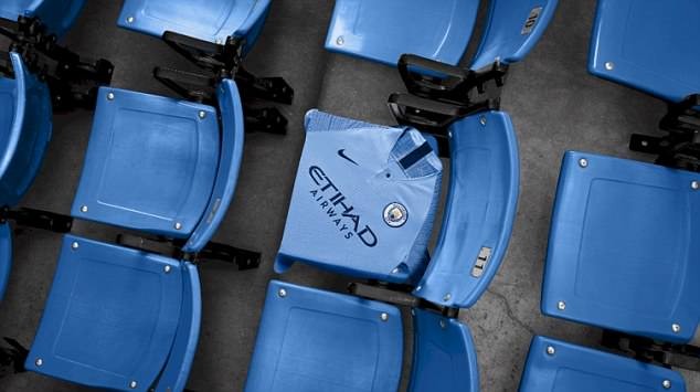 Vô địch Premier League, Man City thay áo mới - Bóng Đá
